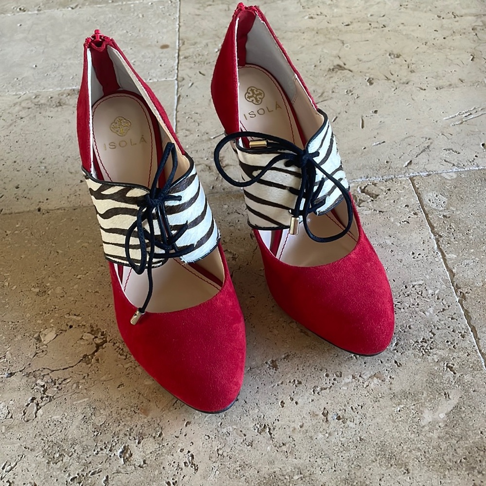 Red suede zebra hair pump